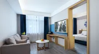 Kyriad Hotel (Weihai Xingfumen Weigao Square)