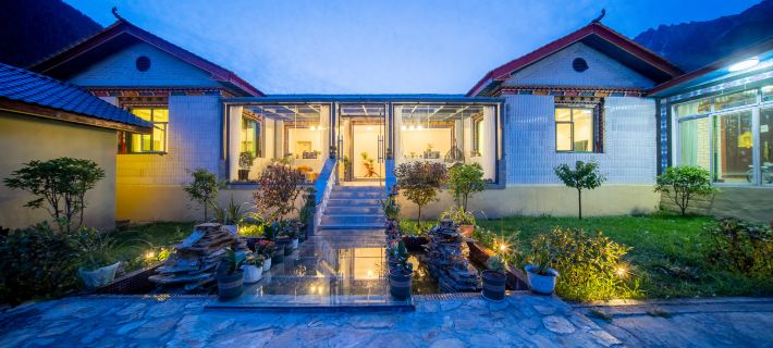 Bomi has a small courtyard homestay Hotel a Bome