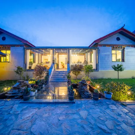 Bomi has a small courtyard homestay