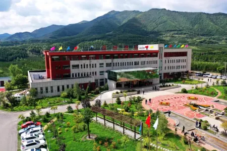 Ningxia Travel Investment Yuanfeng Hotel Отели рядом с достопримечательностью «Laolongtan»