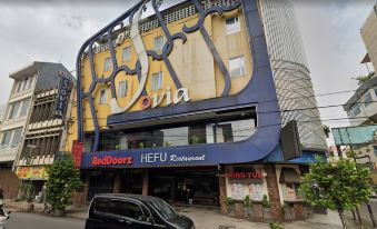 RedDoorz Premium Near Bandung Station