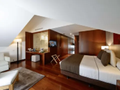 Hotel Carris Porto Ribeira Hoteles cerca de Palacio de la Bolsa de Oporto