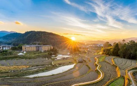 Nanjing lvju  Inn (Tengchong mayugu hot spring)
