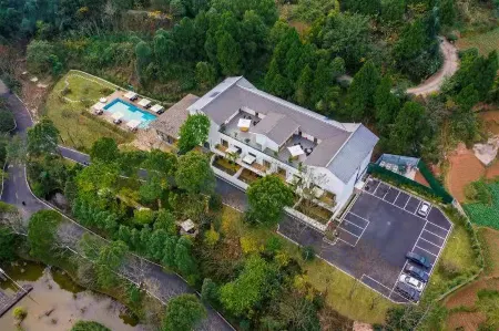 Oriental Guesthouse Отели в г. Дайин