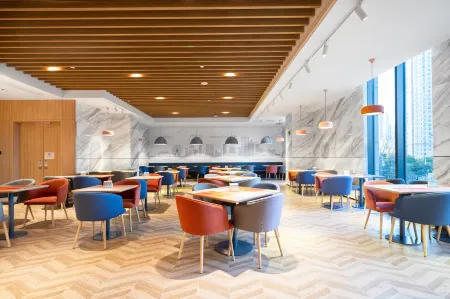 Holiday Inn Express Nanchang Riverside Отели рядом с достопримечательностью «Jiangxi Science and Technology Normal University (Fenglin Campus)»