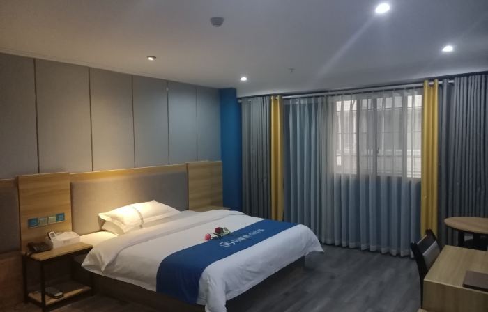 Rujia Huayi Select Hotel (Zigong Bus Terminal Shop)
