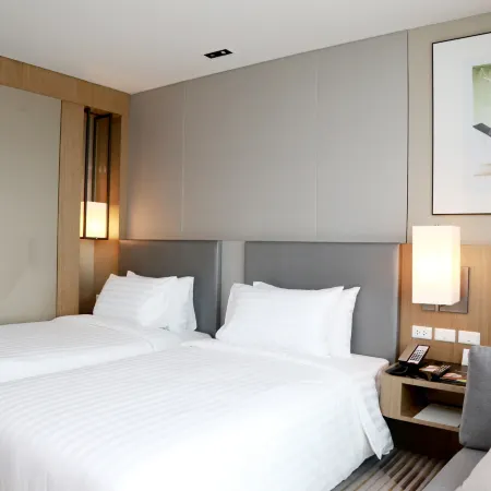 Asawin Grand Convention Hotel Отели рядом с достопримечательностью «Лакси»