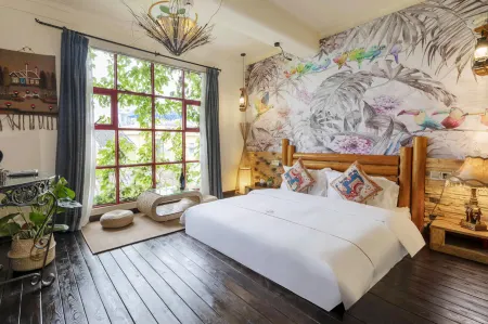 Mianbaoshu Theme Hostel