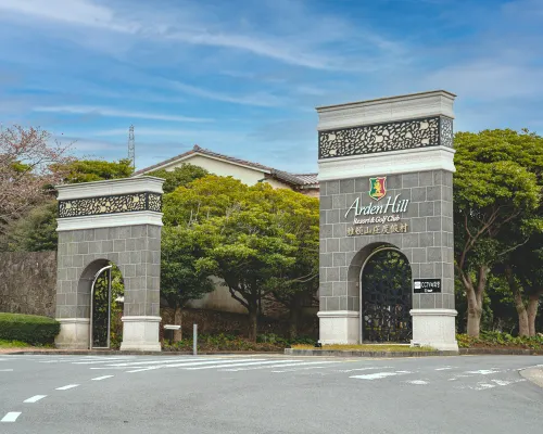 Arden Hill Resort & Golf Club Hotels near Trinity Cathedral