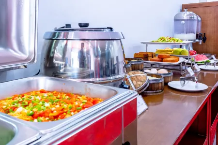 Xinyi Hotel (Neijiang High-Speed Railway North Station Normal College) Отели рядом с достопримечательностью «Zhang Daqian Memorial Hall»