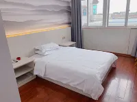 Xiangxiang Holiday Hotel