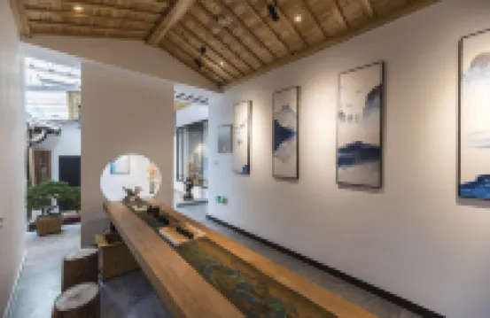 Hongcun Lane Wang·Light Luxury Holiday Homestay (Yuenuma Branch)