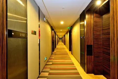 Guangzhou Fuying Apartment (Poly World Trade Center Pazhou Convention and Exhibition Center Store)