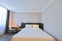 Hanting Hotel (Siping Railway Station Wuyue Plaza)