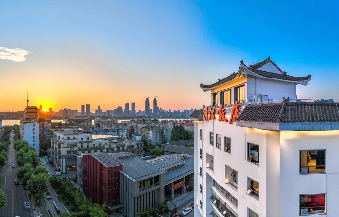 Qingneng Qingjiang Hotel (Wuhan Yellow Crane Tower Tanhualin)
