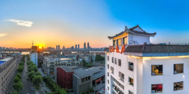 Qingneng Qingjiang Hotel (Wuhan Yellow Crane Tower Tanhualin) Hotel di 