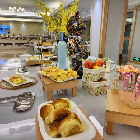 Vienna International Hotel(Ruili hot spring store)