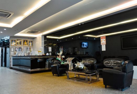 4. J 스위트 호텔..