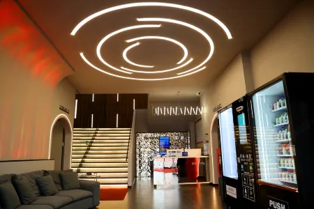 Motie Hotel Отели рядом со станцией Mishan Railway Station