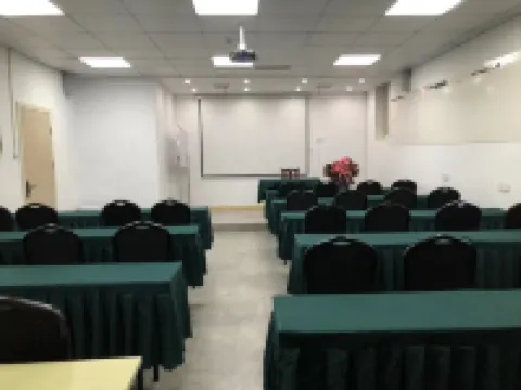 Motel 168 (West Anhui University Hongjie Pedestrian Street Branch)