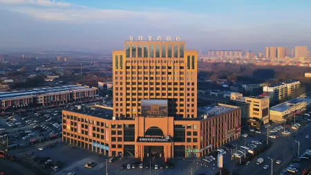 Heyi Zhishang Hotel (Fuxin High-speed Railway Station Wanda Plaza) Отели рядом со станцией Fuxin South Railway Station
