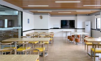 Shenzhen Lanyu International Apartment (Longhua Zhangge Shop)
