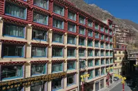 Ganglong Panling Hotel, Dege County