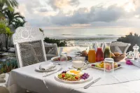 Msambweni Beach House and Private Villas Отели в г. Мсамбуэни