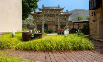 Hukou Waterfall Ancient Ferry Homestay