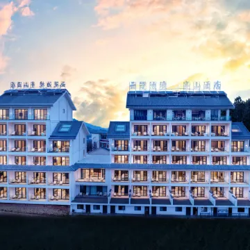 Cloud Built Banshan Pond Scene Hotel