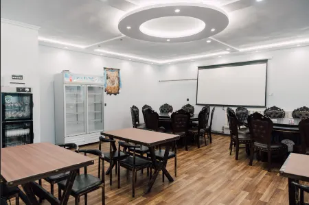 Eile Travel Homestay Отели рядом с достопримечательностью «Wulanhada Volcanic Grassland»