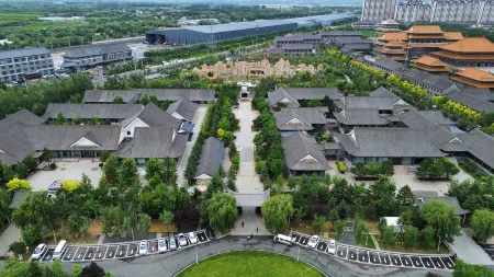 Changchun Shengshibohua Hotel Отели рядом с достопримечательностью «Changchun University of Technology (West Area of Beihu Campus)»