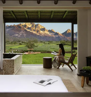 Ono Sanqiu · Rizhao Jinshan  Wild Luxury Hot Spring Pool Resort Hotels in Yulong