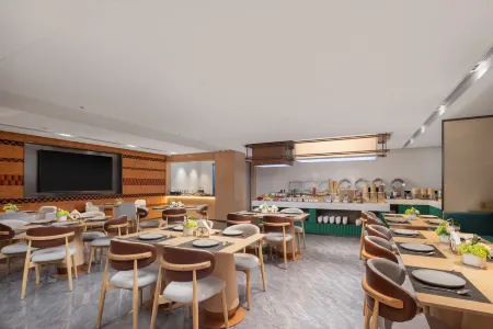 Skanhem Hotel Xi'an Bell Tower subway station Отели рядом с достопримечательностью «Yong Ning Gate»