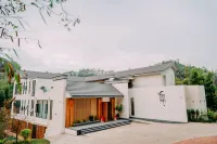 Leshan Zhuyu Hidden Luxury · Mountain View Designer Hotel