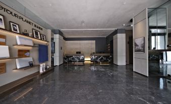 Xuchang Fat Donglai Times Square Cao Wei Ancient City Atour Hotel