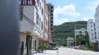 Xiongrizhan Homestay Hotels in Dongping Pearl Bay