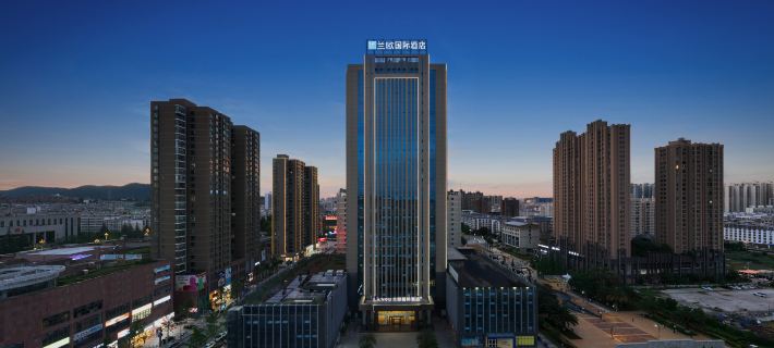 LANOU INTERNATIONAL HOTEL โรงแรมในฉู่จิ่ง