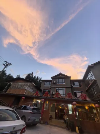 Jiulonghui Homestay Отели рядом с достопримечательностью «Enshi Suobuya Stone Forest Scenic Area»