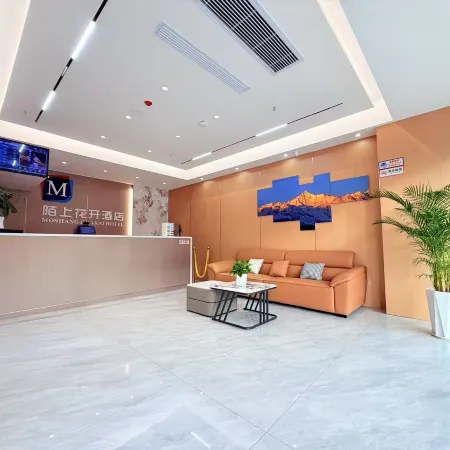 Moshang Huakai Hotel (Zhushan Taohuayuan Block Branch) Отели в г. Чжушань