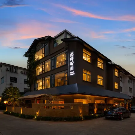SereniTea Hotel