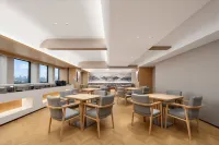 Yiyue International Hotel (Xiangyang Railway Station People's Square)
