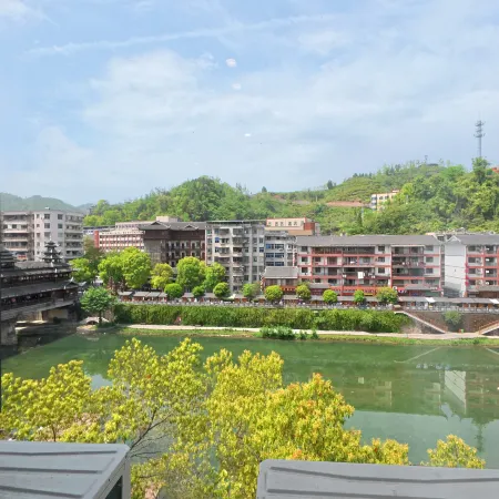 Small Town Hill Homestay