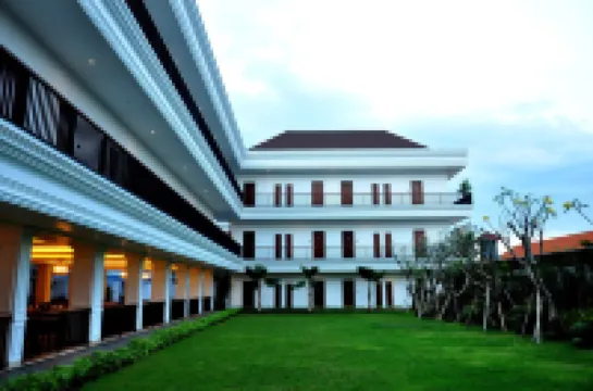 峇里島沙努爾大皇宮酒店 鄰近沙努爾的酒店