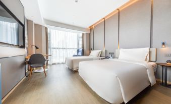 Shenzhen Huaqiangbei Atour Hotel