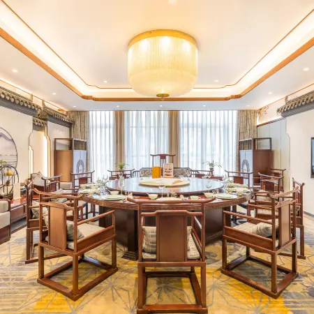 Huazhong Holiday Hotel
