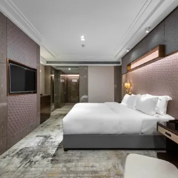 Hill Hotel (Chongqing Jiefangbei Hongyadong Branch) Отели рядом с достопримечательностью «Jiefangbei Pedestrian Street»