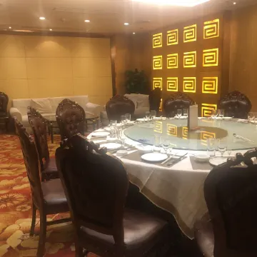 Pingdingshan Runzeyuan Shenma Hotel