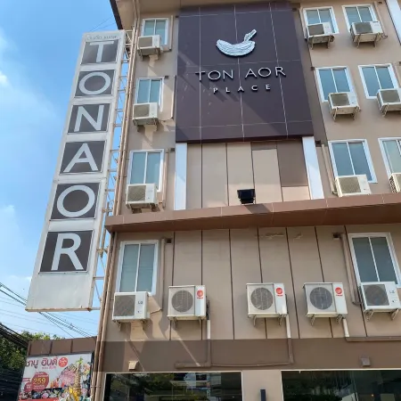 Ton Aor Place Hotel Отели рядом с достопримечательностью «Станция метро Ratchadapisek»