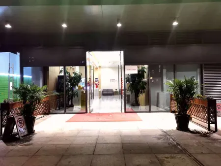 AIWEI Hotel (Changxing Lishi Plaza) Отели рядом со станцией Changxing Railway Station